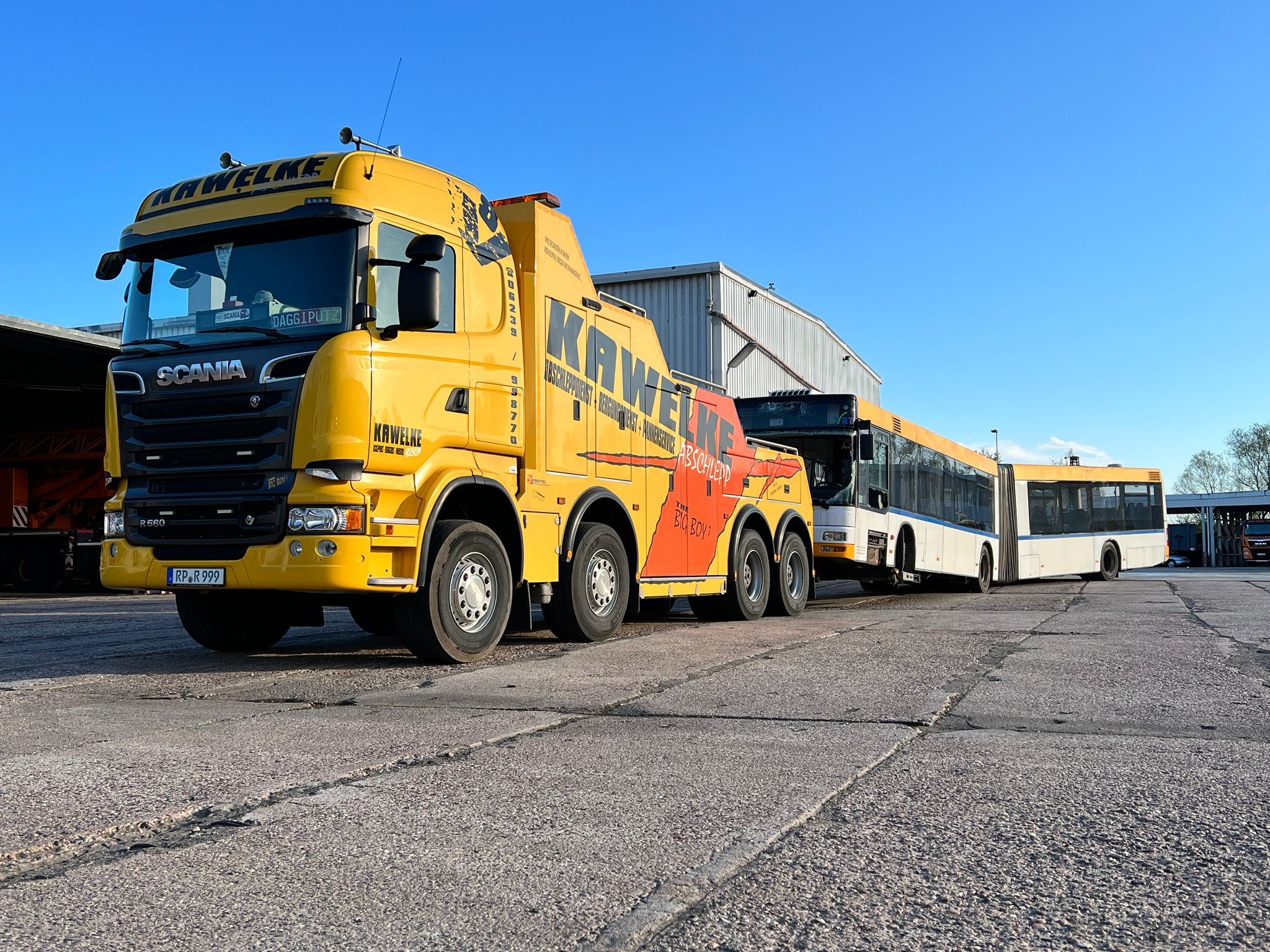 Abschleppfahrzeug 19